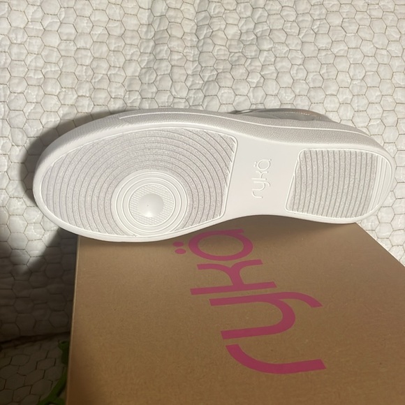 RYKA Made for US. Slip on this silver pair and look cool and go chill - Picture 5 of 6